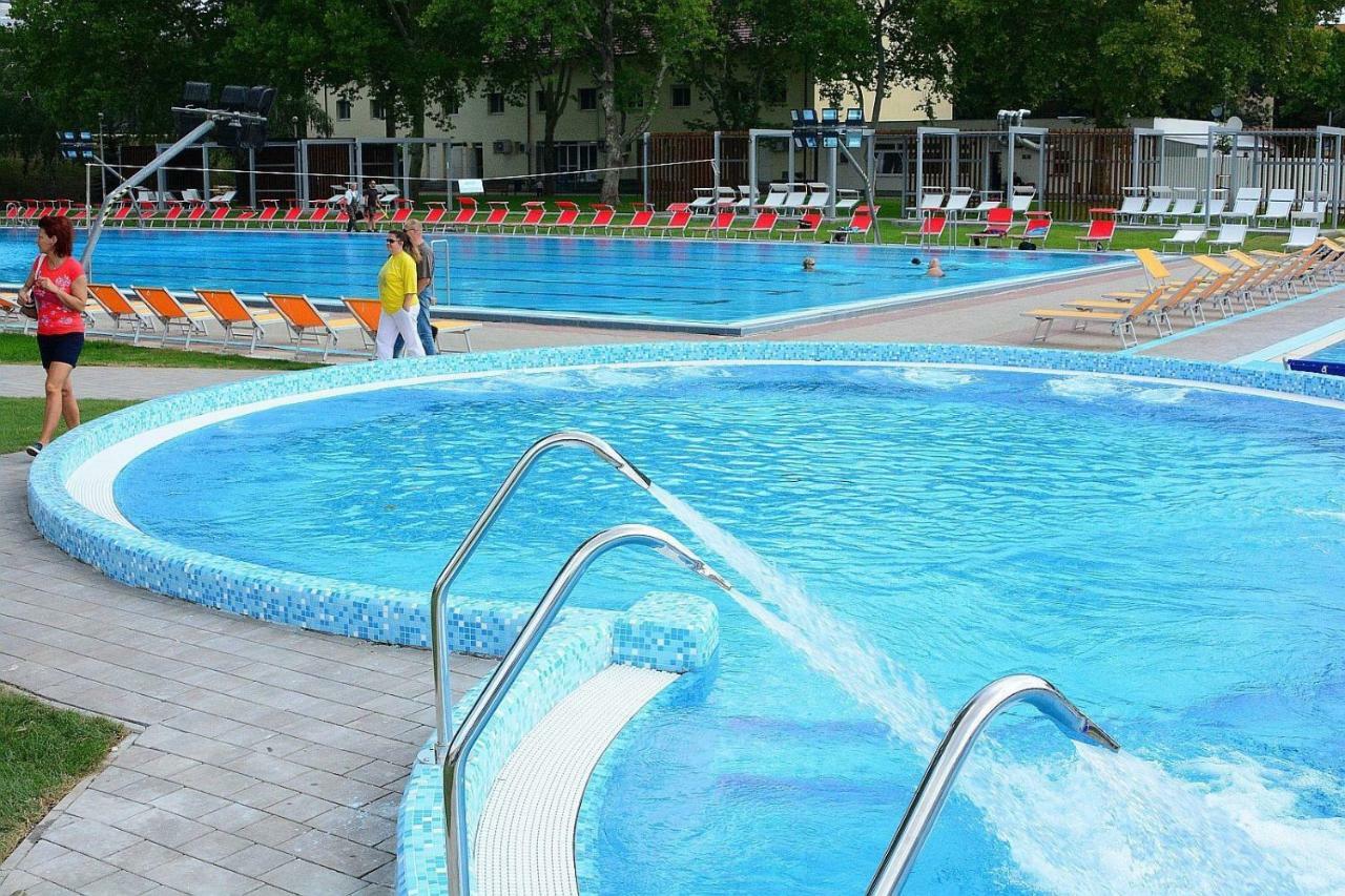 Korona Apartman セーケシュフェヘールヴァール エクステリア 写真